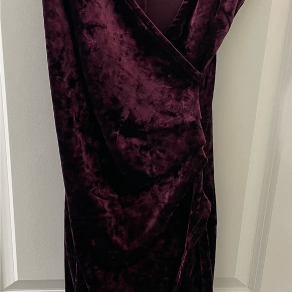 Revamped- Velvet Bodycon Dress - Picture 4 of 9